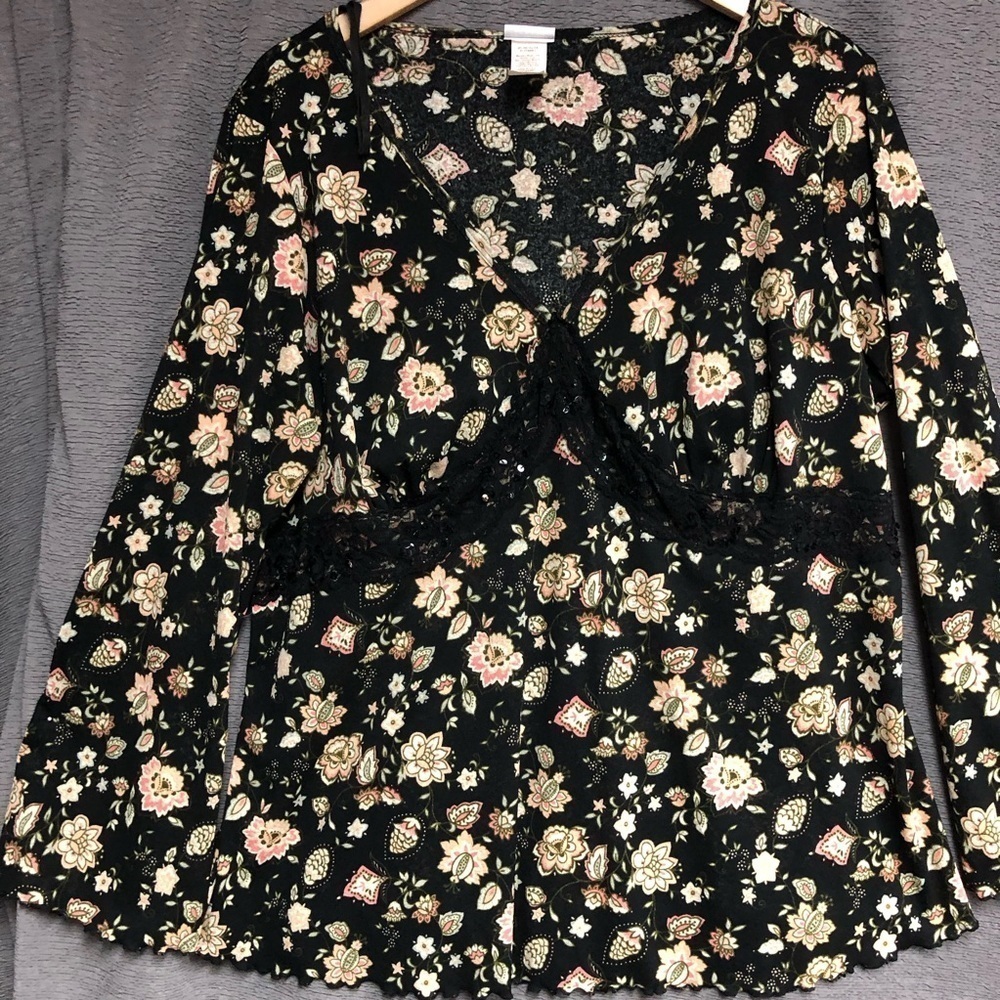 No brand 1X black top with pink green, white floral pattern, bell sleeves